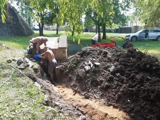 Studna pod kostelem - instalace nového přepadu pramene do rybníka